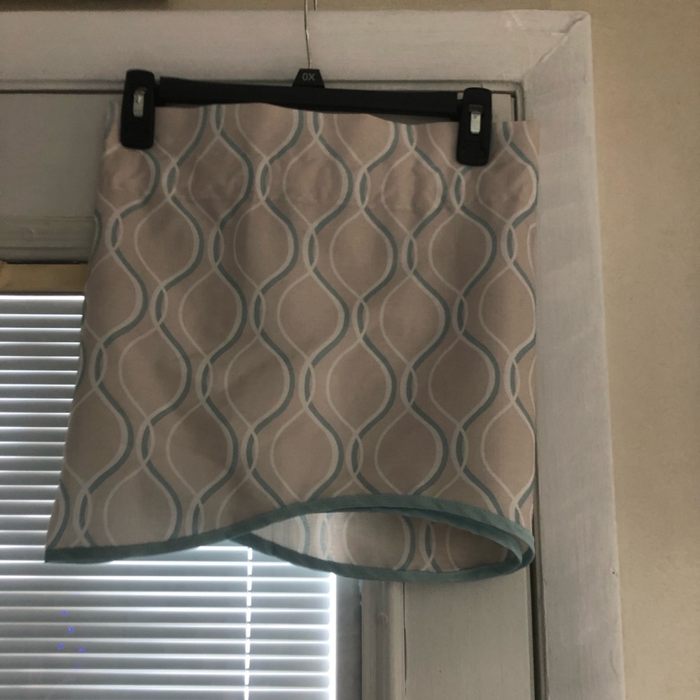 Three window valances - Picture 3 of 3